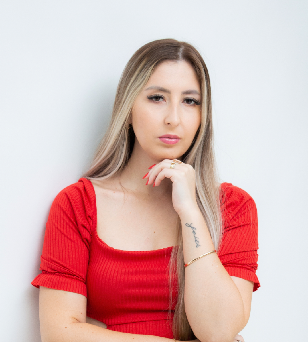 DIÊNIFER BUGS - 23 anos