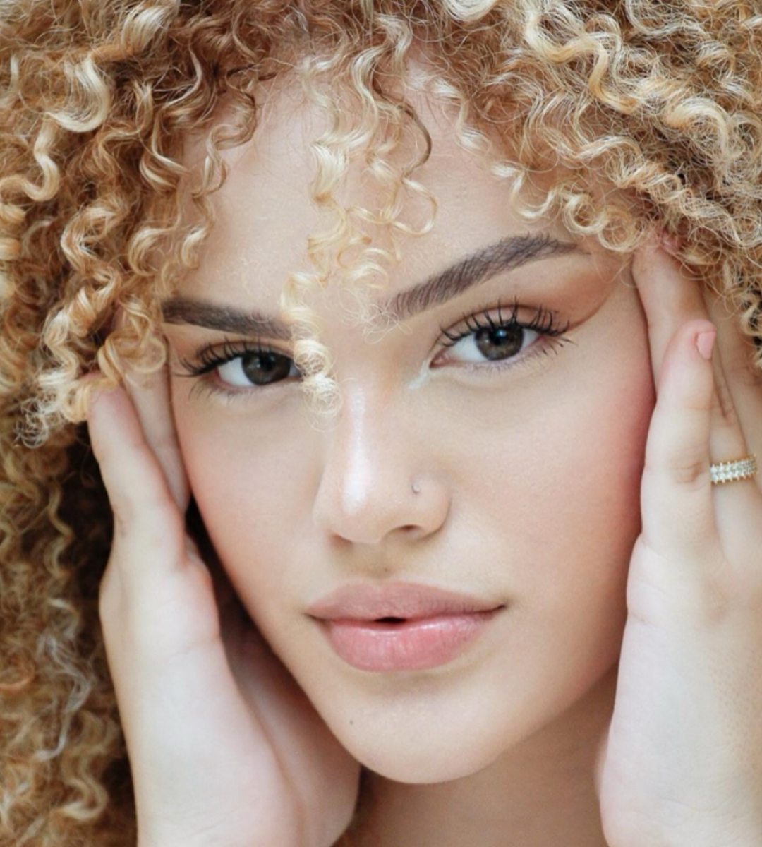 ISA ABRANTES - 18 anos